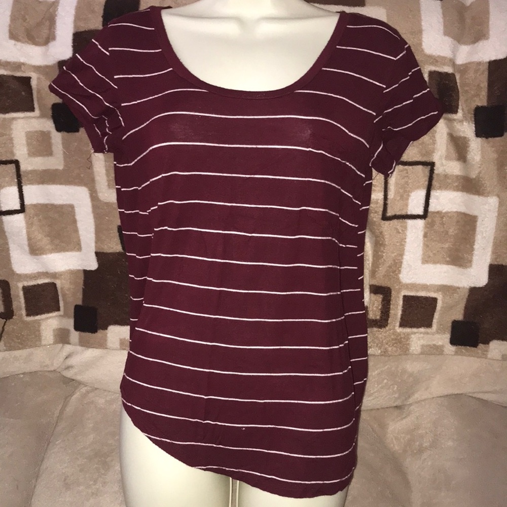 Love charm medium crew neck short sleeved shirt with pocket 💗